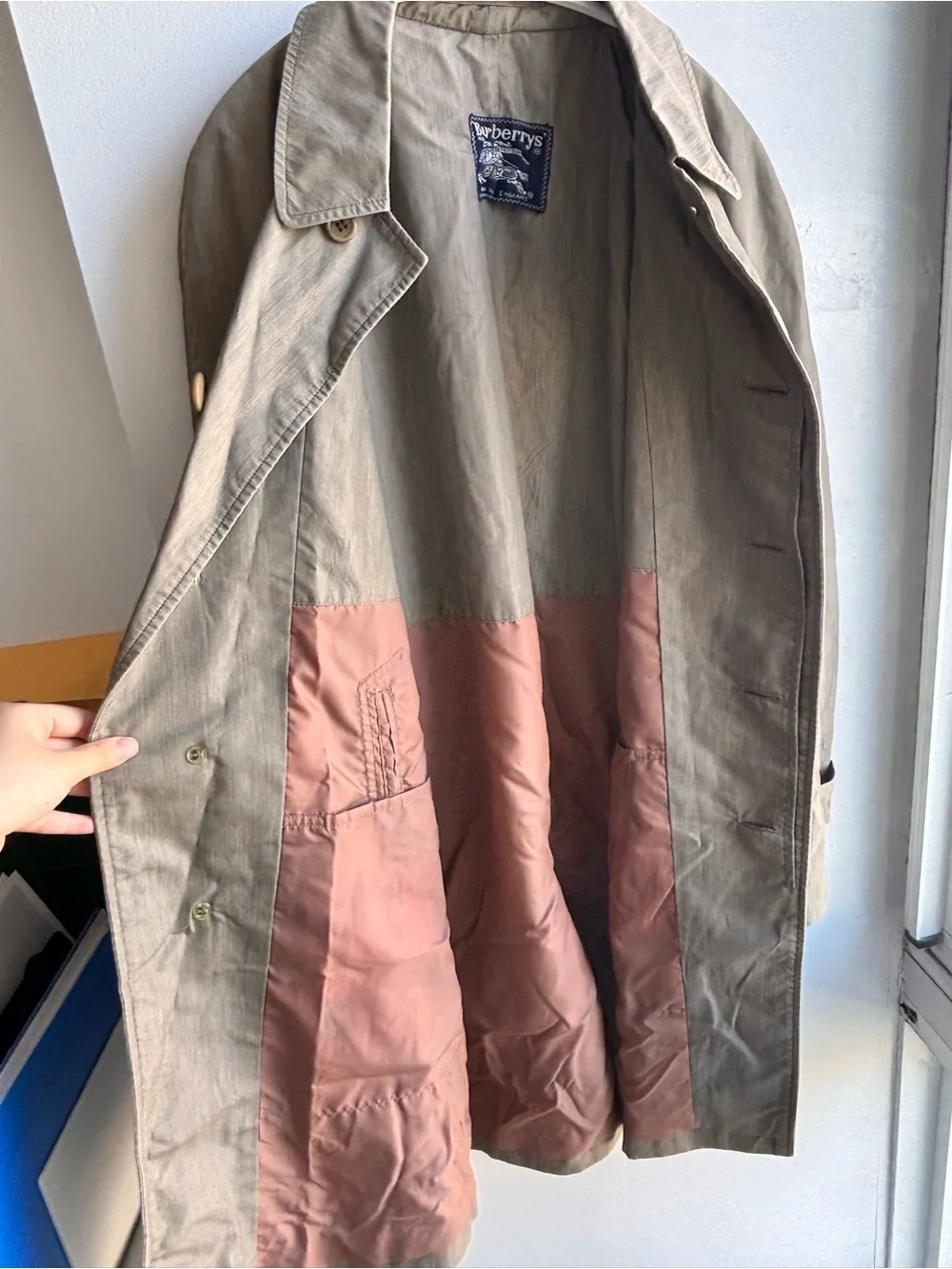 Burberry’s Light Trench - Picture 3 of 4